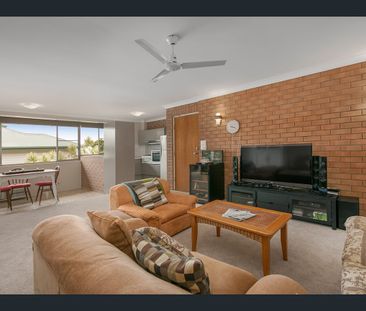 Stylish Renovated Unit in Prime Sherwood Location - Photo 2