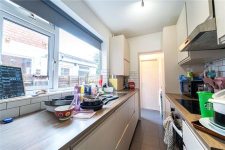 3 bedroom end of terrace house to rent - Photo 3