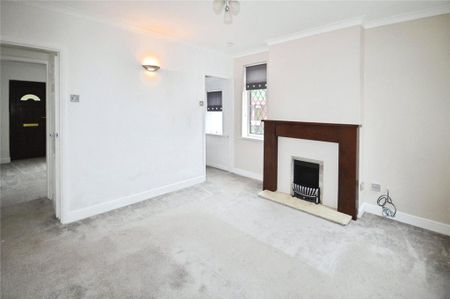 3 bedroom end of terrace house to rent - Photo 2