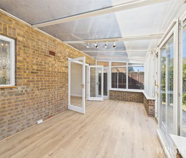 3 bedroom House - FORRESTERS DRIVE, WELWYN GARDEN CITY - Photo 4