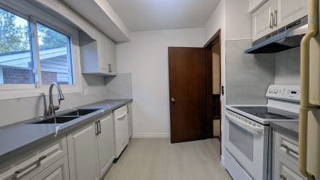 For Lease - 83 Longwood Drive, Waterloo, Ontario - Photo 3