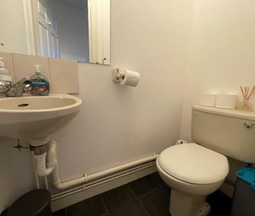 2 bedroom end of terrace house to rent - Photo 3