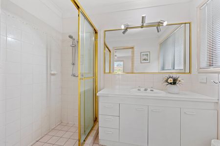 4 Ridgevale Drive, Helensvale QLD 4212 - House For Rent | Domain - Photo 4