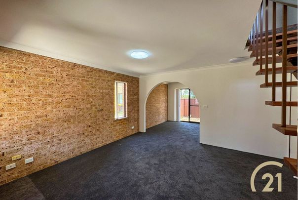 Spacious Newly Renovated 2 Bedroom Home&excl; - Photo 1