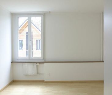 Renovated 4.5-room apartment on the 1st floor close to the train st... - Foto 1