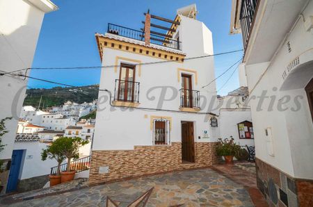 Townhouse in Sayalonga, Inland Andalucia at the foot of the mountains - Photo 4