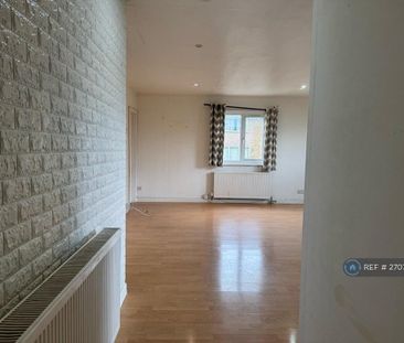 3 bedroom flat to rent - Photo 1