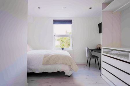 6 Beds 5 Baths - Photo 5