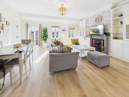 3 bedroom flat to rent - Photo 3