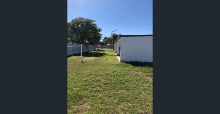 Air-conditioned Renovated Unit Close to Town! - Photo 4