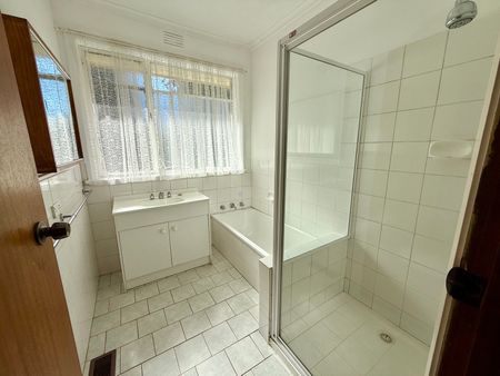 22 Lascelles Avenue, Viewbank - Photo 2