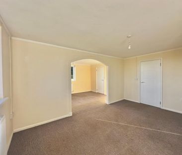 3 bedroom detached bungalow to rent - Photo 1