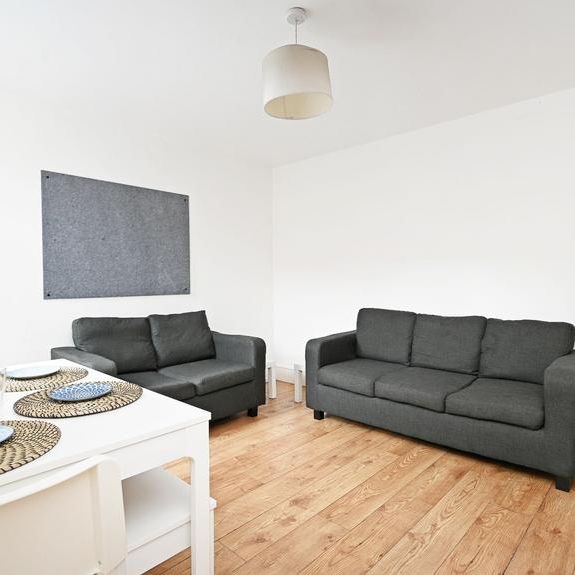 4 bedroom terraced house to rent - Photo 1