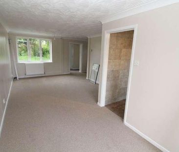 Petersham Close, Newport Pagnell, MK16 - Photo 2