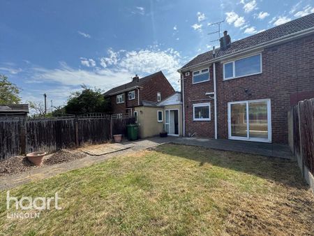 2 bedroom semi-detached house to rent - Photo 4