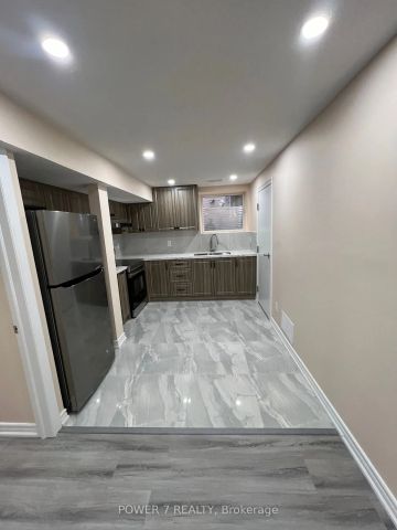 Detached Home For Lease | N9231725 - Photo 4