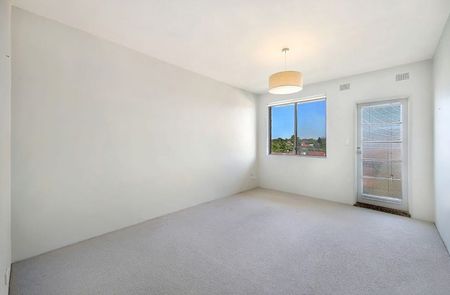 Modern One Bedroom Apartment in Great Location - Photo 4