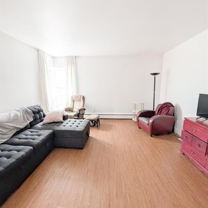 Immeuble - 560 Jacques-Cartier 4 ½ – Spacieux Et Lumineux - Photo 2