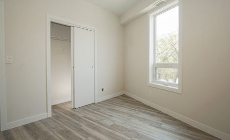 206-18 Picardy Place, Winnipeg, MB - Photo 3