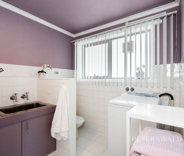 Beautifully maintained apartment with stunning water and mountain v... - Photo 2