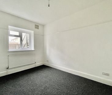 2 bed Flat Fairleigh Court, SS9 - Photo 1