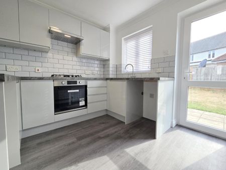 3 bed detached house to rent in Gimli Watch, South Woodham Ferrers, CM3 - Photo 5