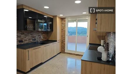 4 room luxury Apartment for rent in Vallirana, Spain - Photo 5