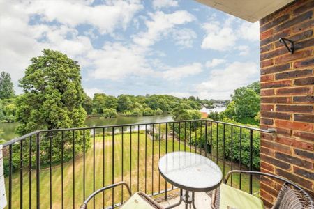 Strawberry Vale, Strawberry Hill, TW1 - Photo 2