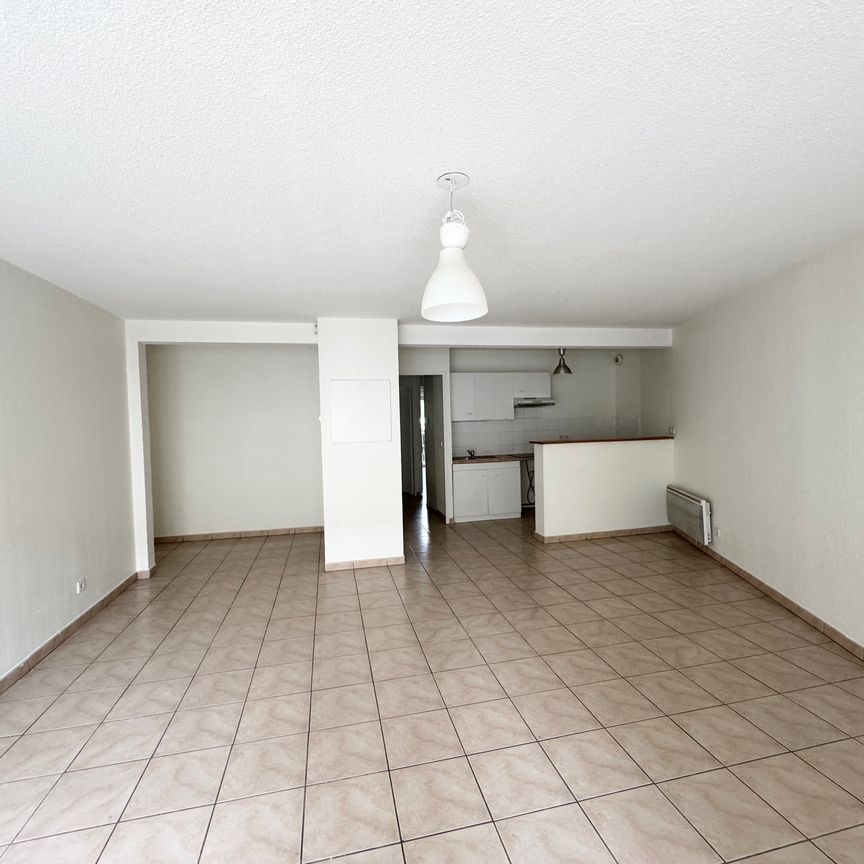 T4 83M2 CHARTRONS - Photo 1