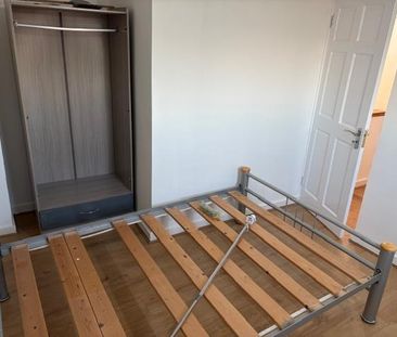 3 bedroom flat to rent - Photo 3