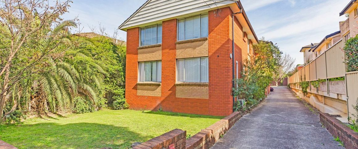 Modern Two Bedroom Apartment - Photo 1