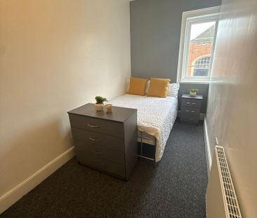 1 bedroom in a house share to rent - Photo 3