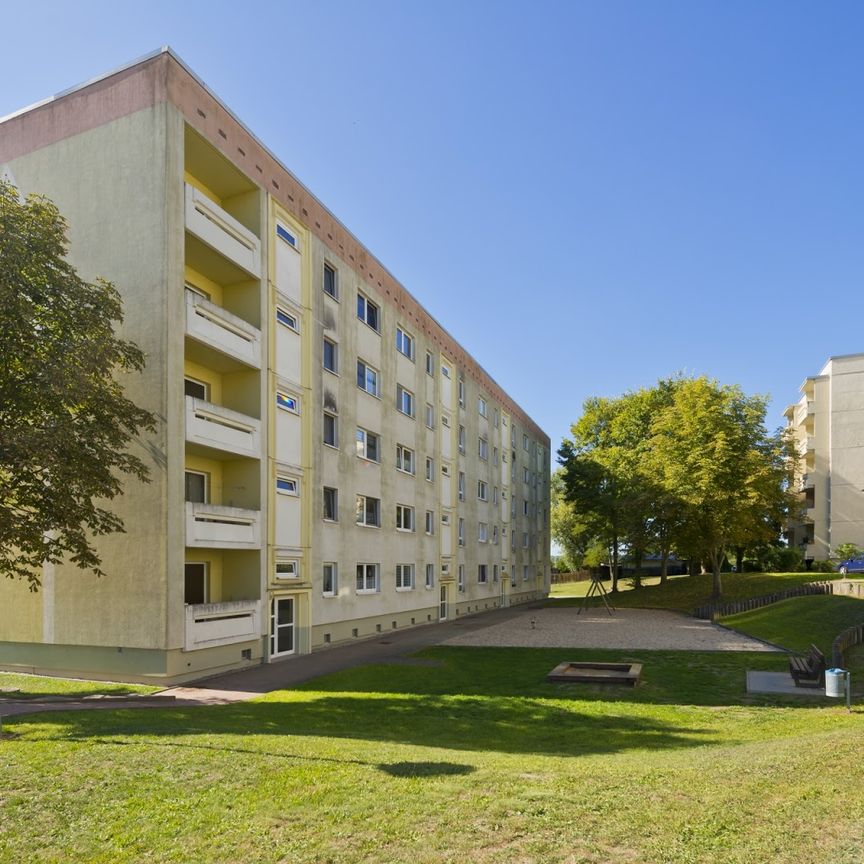 3-Raum-Wohnung in Blankenhain mit großzügigen Wohnbereich und offener Küche - Foto 1