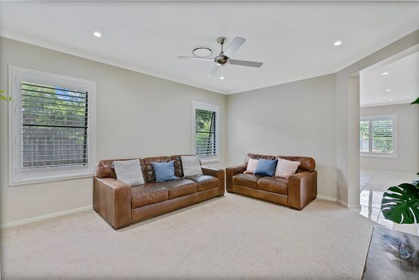 Stunning Family Home with Ducted Air Conditioning and Pool! - Photo 1