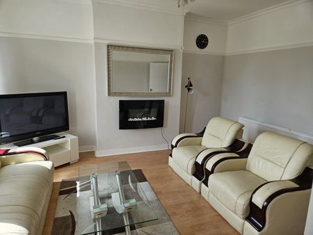 1 Bed Flat, Lower Addiscombe Road, CR0 - Photo 2
