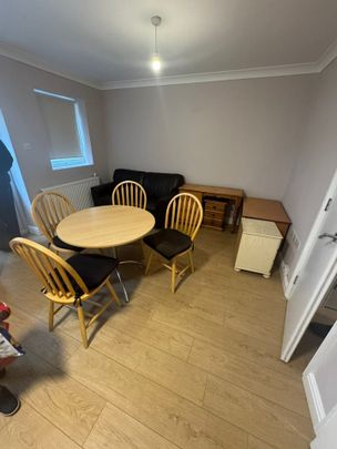 1 Bed Flat, High Road, N11 - Photo 1