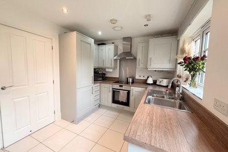 Spruce Square - Photo 3