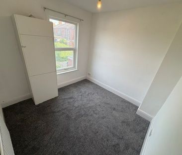 2 bed Terraced - To Let - Photo 5