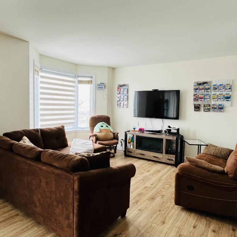 TRÈS GRAND 3 1⁄2 SEMI-MEUBLÉ BEAUPORT - Photo 1