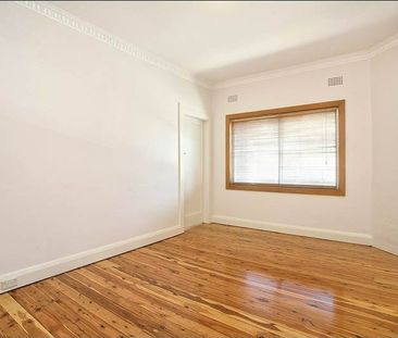 Bright & Spacious Apartment in Sought-After Bondi Pocket - Photo 6