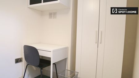 Room in shared 14-bedroom flat for rent, Inns Quay. - Photo 3