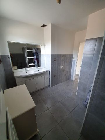 Location Maison 4 pièces 105m² CHAPONNAY 69970 - Photo 5