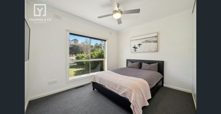 CENTRAL THREE BEDROOM - Photo 3