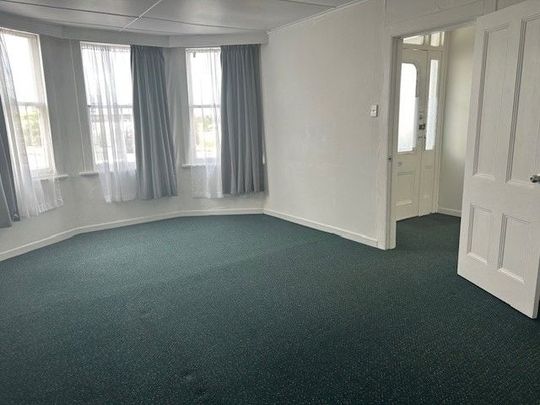 Great Kingsland Villa - Photo 1