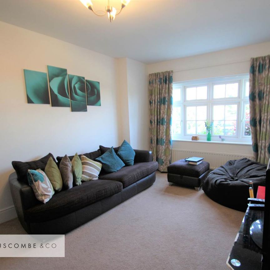 Windsor Castle Road - Photo 1