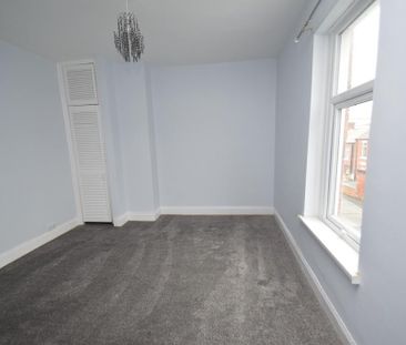 2 bedroom end of terrace house to rent - Photo 4