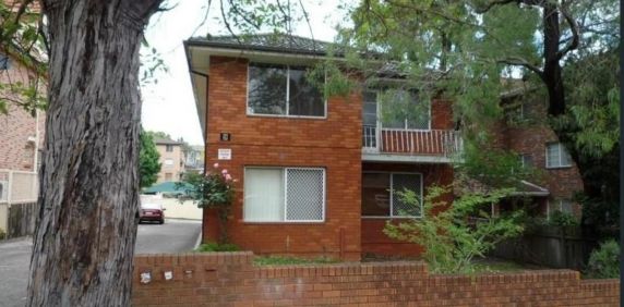 TWO BEDROOM UNIT IN CENTRE OF HURSTVILLE - Photo 2