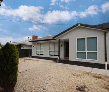 Sleek and modern design. - Photo 2