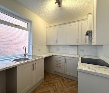 2 bedroom semi-detached house to rent - Photo 4