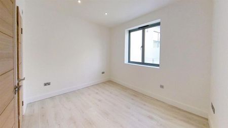 3 bedroom mews to rent - Photo 5